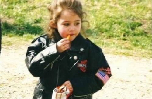  Miley Cyrus Younger picha
