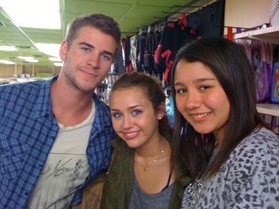  Miley Cyrus and Liam Hemsworth New 팬 사진