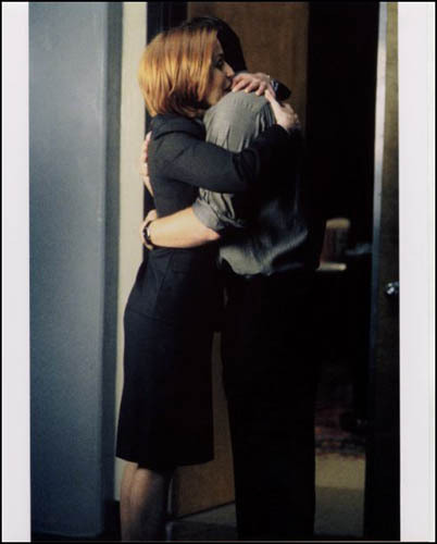  Mulder/Scully Hug