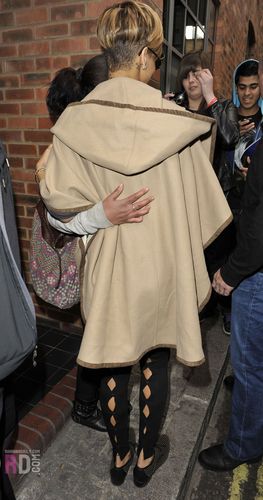  rihanna spotted in Londres - May 13, 2010