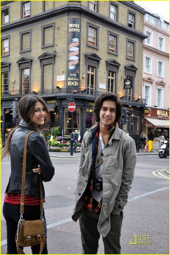  Avan/Victoria Out and About in England