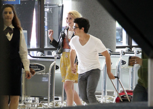  Joe Jonas&Chelsea Staub film scenes for the upcoming Jonas TV ipakita for the Disney Channel@LA airport