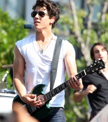  Jonas Brothers and دوستوں at The Grove - 5/15