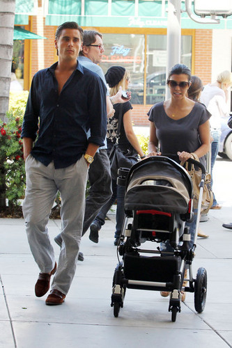 Kourtney Kardashian and Scott Disick Take Their Son to Lunch (May 4th)