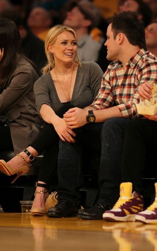  Mike Comrie and Hilary Duff at the Lakers playoff game (May 17)