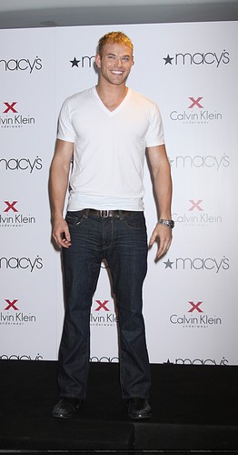  और Pics: Kellan promoting Calvin Klein X Underwear At Macy’s