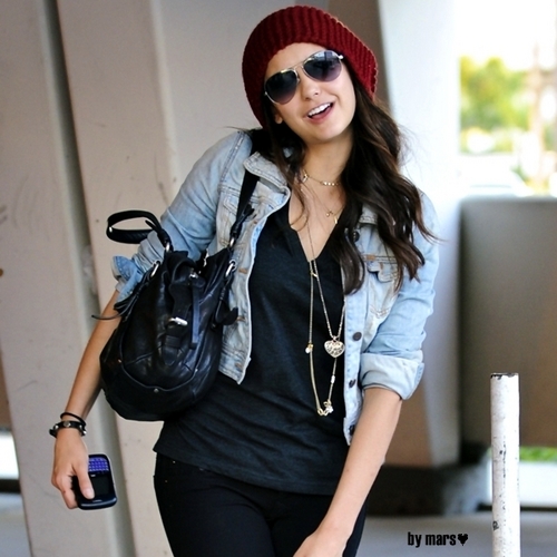  Nina arrives into LAX Airport