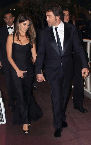  Penelope Cruz and Javier Bardem out in Cannes (May 17)