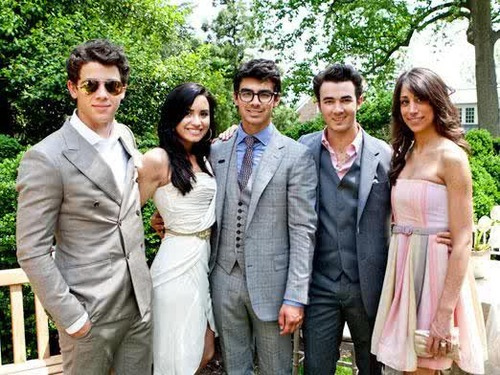  The Jonas Brothers, Demi, and Danielle Deleasa (Kevin's wife)