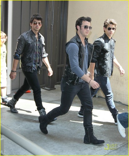  The Jonas Brothers are Grove Guys