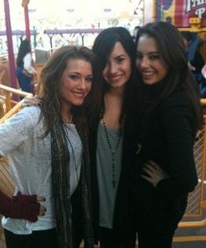  new best Friends for demi