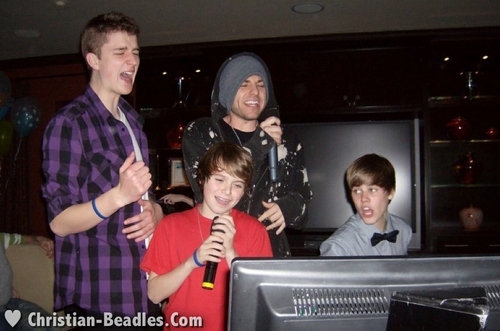  Christian Beadles & mga kaibigan at Justin Bieber's 16th Bday