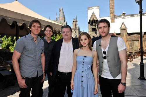  Emma Watson, Matt Lewis, Phelps twins & Robbie Coltrane visit Harry Potter theme park
