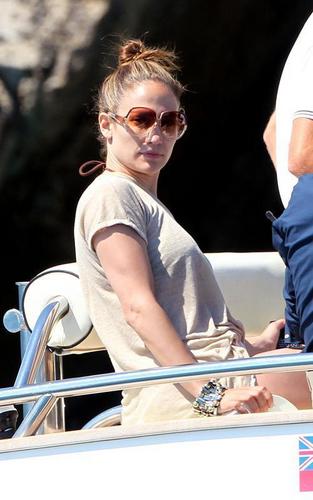  Jennifer Lopez and Marc Anthony: Weekend Boaters