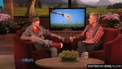  텔레비전 Appearences > Interviews/Performances > 2010 > The Ellen Show (17th May 2010)