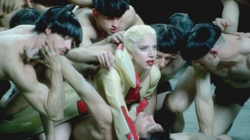  The first pic from the set of Alejandro!