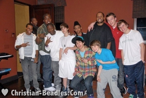  christian Beadles & フレンズ at Justin Bieber's 16th Bday