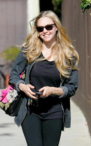  Amanda Seyfried was spotted leaving a workout facility in Hollywood, CA on Tuesday (May 25).