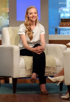 Amanda@the CBS Early Show (14/5/2010)