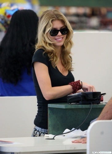  AnnaLynne McCord spent some time in a local Rite Aid store