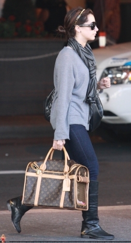  Ashley Tisdale arriving @ the airport in Toronto