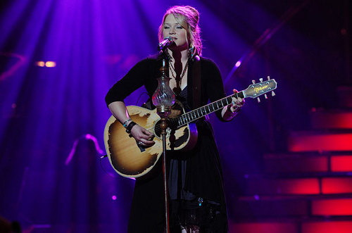  Crystal Bowersox Performing 'Me & Bobby McGee' in the puncak, atas 2