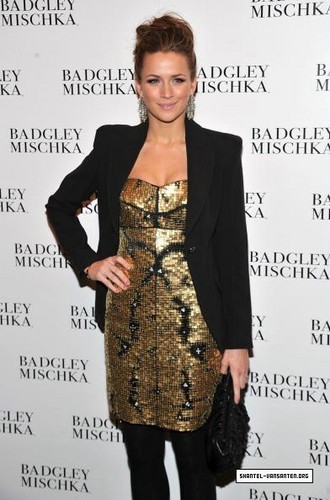  Mercedes Benz Fashion Week - Badgley Mischka Fashion Zeigen (2010)