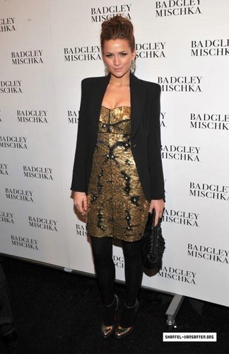  Mercedes Benz Fashion Week - Badgley Mischka Fashion tampil (2010)