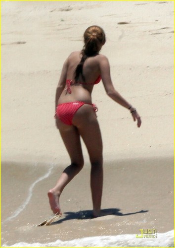  Miley Cyrus in bikini