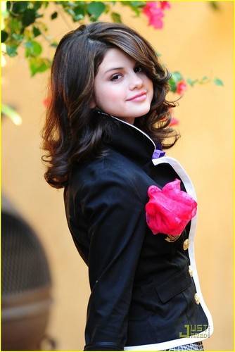  Selena Gomez PhotoShop