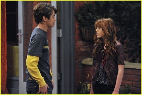  Bella Thorne in Wizards of Waverly Place