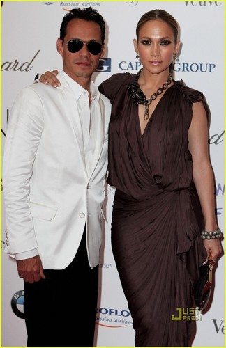  Jennifer with husband Marc Anthony as they arrive at the Neon Charity Gala (24/5/2010)