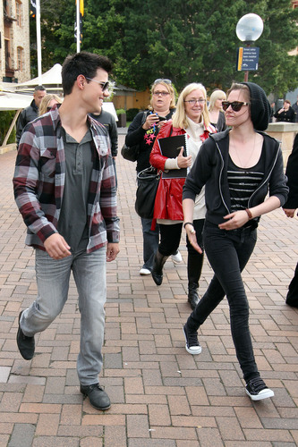  Kristen and Taylor in Sydney