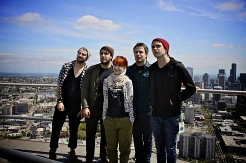  on the سب, سب سے اوپر of the world;Paramore