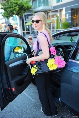  Amanda out and about in West Hollywood (26/5/2010)