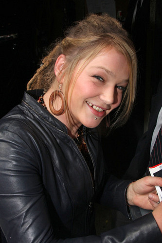  Crystal Bowersox Leaving the 'Live With Regis & Kelly' tunjuk on June 1, 2010