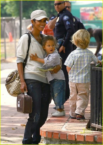  Halle Berry: ngựa con, ngựa, pony Park with Nahla Aubry!