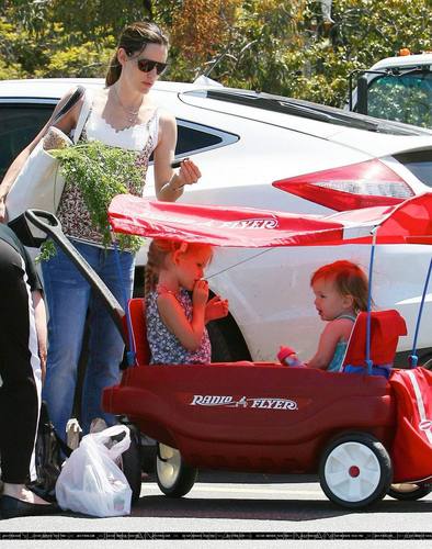 Jen took Violet And Seraphina To The Farmer’s Market!
