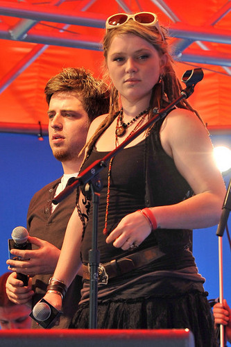  Lee DeWyze & Crystal Bowersox Performing @ the M&M pretsel Launch (June 2, 2010)