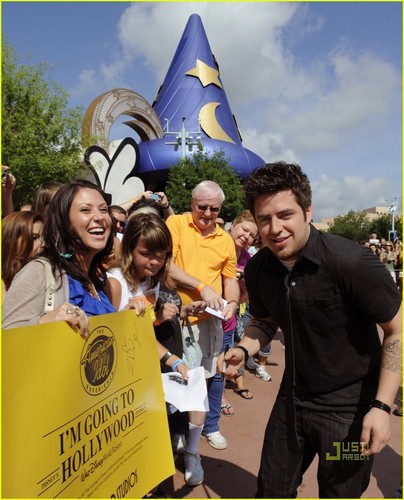  Lee DeWyze @ Disney World (May 31, 2010)