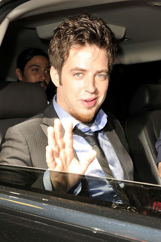  Lee DeWyze Leaving the 'Live With Regis & Kelly' 显示
