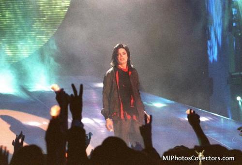  MJ - Earth Song - Live