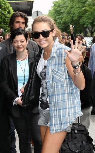  Miley Arriving in Paris - June 1, 2010