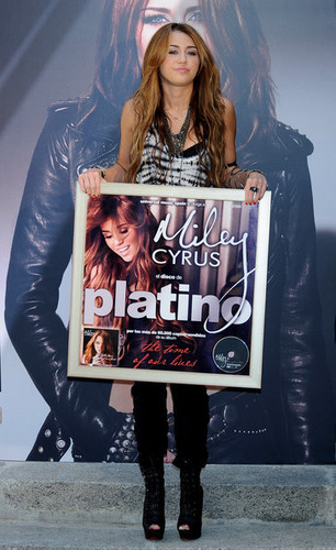  Miley presents her new Album "Can't Be Tamed" at the Villamagna Hotel in Madrid,Spain (31/5/2010)