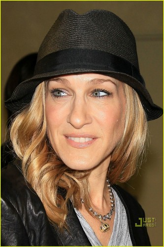  Sarah Jessica Parker Jets Off to Giappone