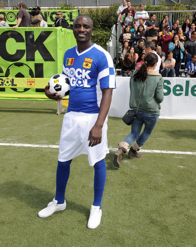  * Akon PLAY FOOTBALL AT ROCK N' GOL *