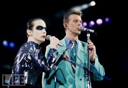  David Bowie Performs at The Freddie Mercury Tribute buổi hòa nhạc for AIDS Awareness