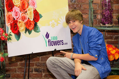  Events > 2010 > June 3rd - Justin Bieber Kicks Off 1-800-Flowers.Com Summer Of Smiles