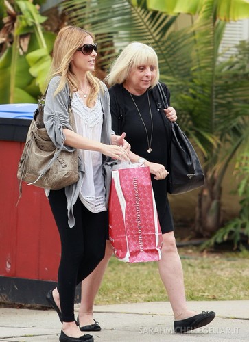  JUNE 4TH - Sarah and mom Rosellen boutique in Santa Monica