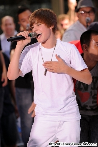  Justin Bieber Live at Today onyesha Performs